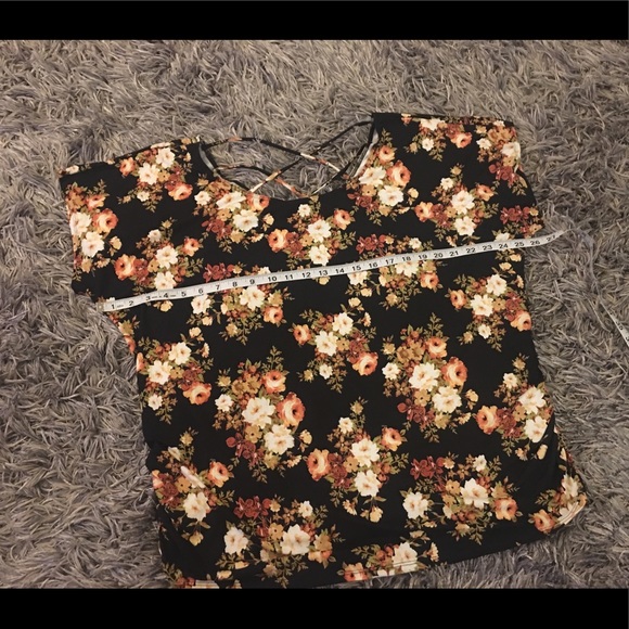 Sexy SJS 🌸🌼🌸Floral Strappy-Back Blouse - Picture 3 of 8